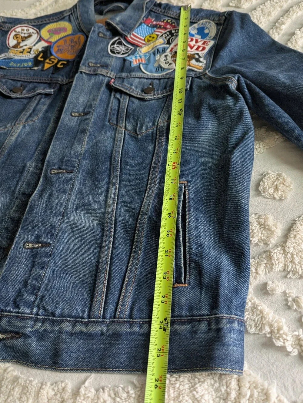Levis Limited Edition Patched Denim Trucker Jacket Mens Size Large